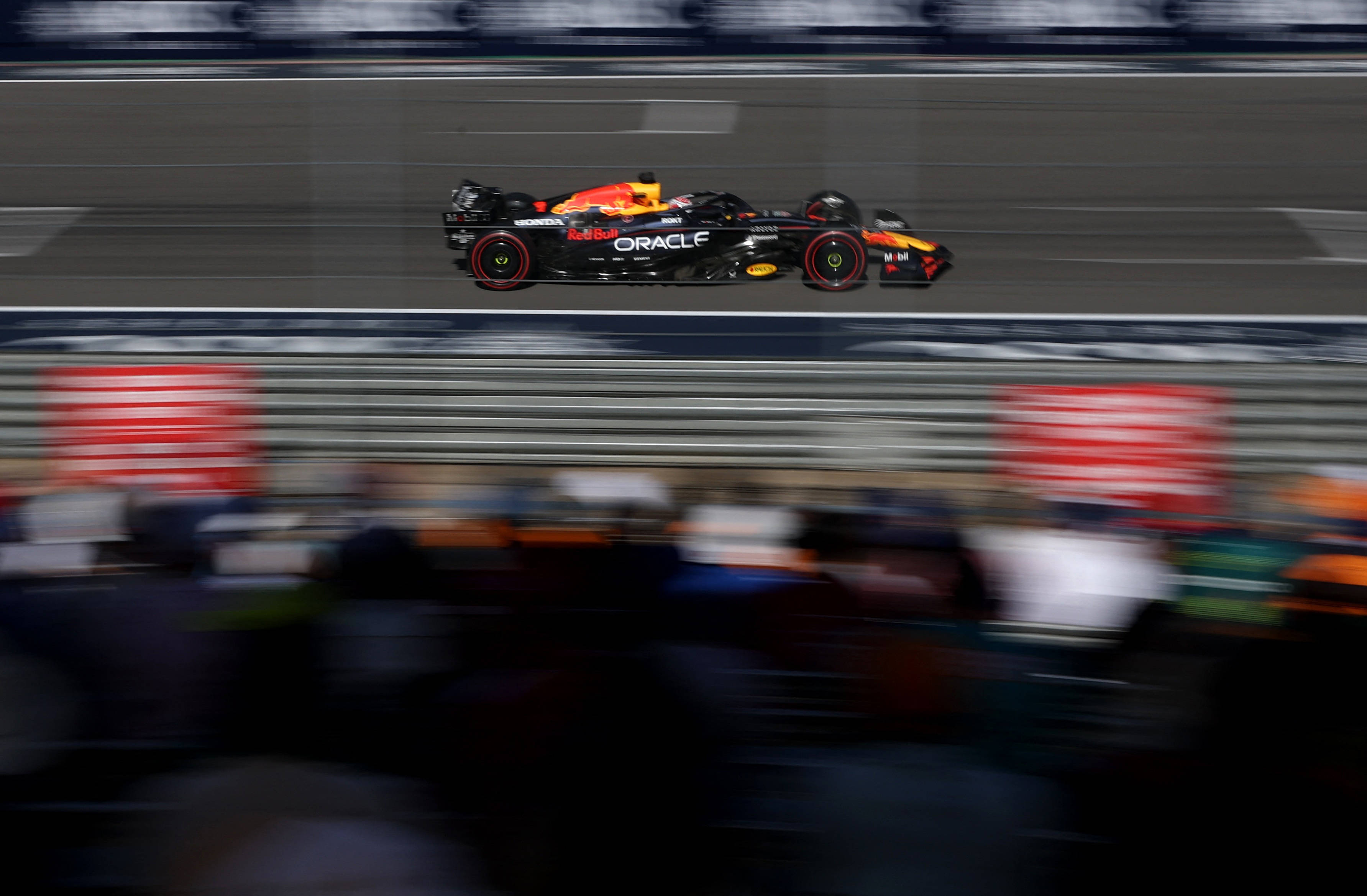 开云体育官网-迈凯伦完胜梅赛德斯，维斯塔潘状态火热