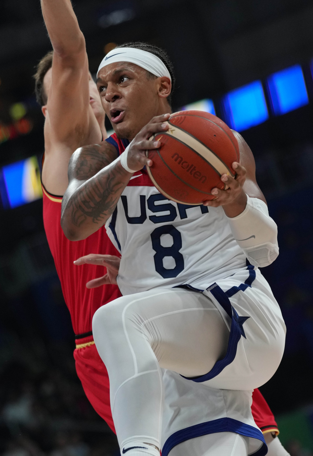 德国队鏖战泰国队，黄鸭组合点燃赛场