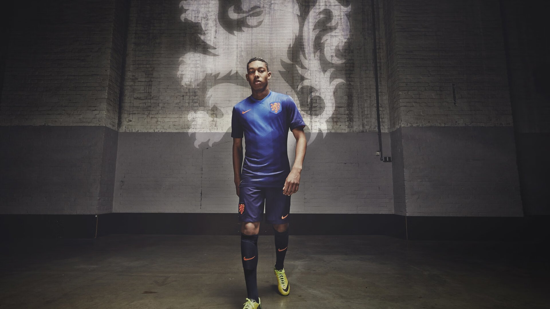 东决燃烧之夜，萨卡如何将球场铭刻为存在之碑？